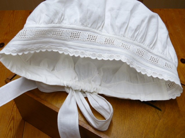 Rarität weiße antike Nachtmütze mit Wäschepitze  34 cm Durchmesser Baumwolle