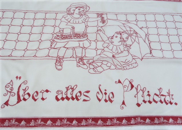 Antikes Wandtuch Zwei Kinder spielen miteinander Spruch  Über alles die Pflicht   53 x 62