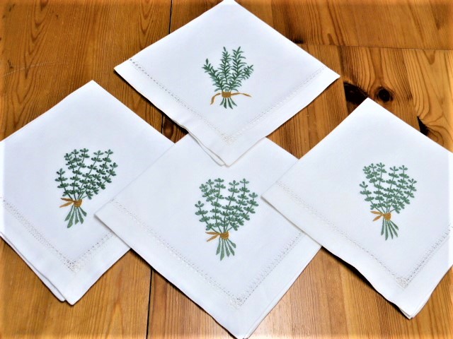 4 Servietten mit Stickerei in einer Ecke grüner Blätterstrauß, Hohlsaum 40 x 40 cm