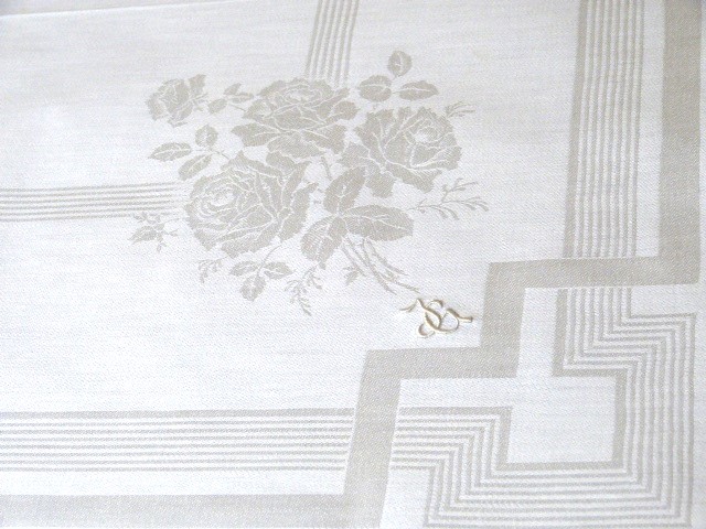 12 weiße ungebrauchte Baumwolldamastservietten mit Rosenmuster 58 cm x 58 cm