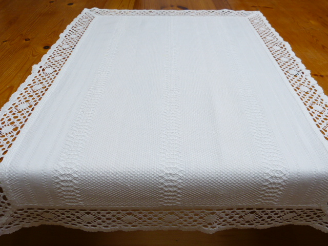 Tischläufer Baumwolle Weißstickerei 6 cm breite Spitze 54 x 78 cm