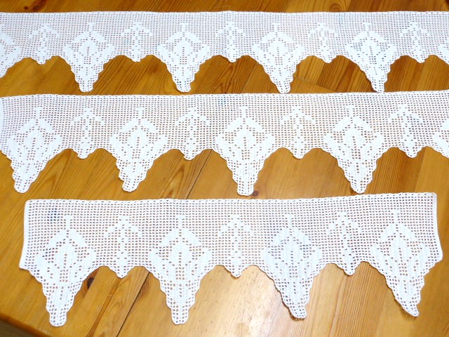 3 unterschiedlich lange gehäkelte feste weiße Spitzen mit Zacken 15 cm breit