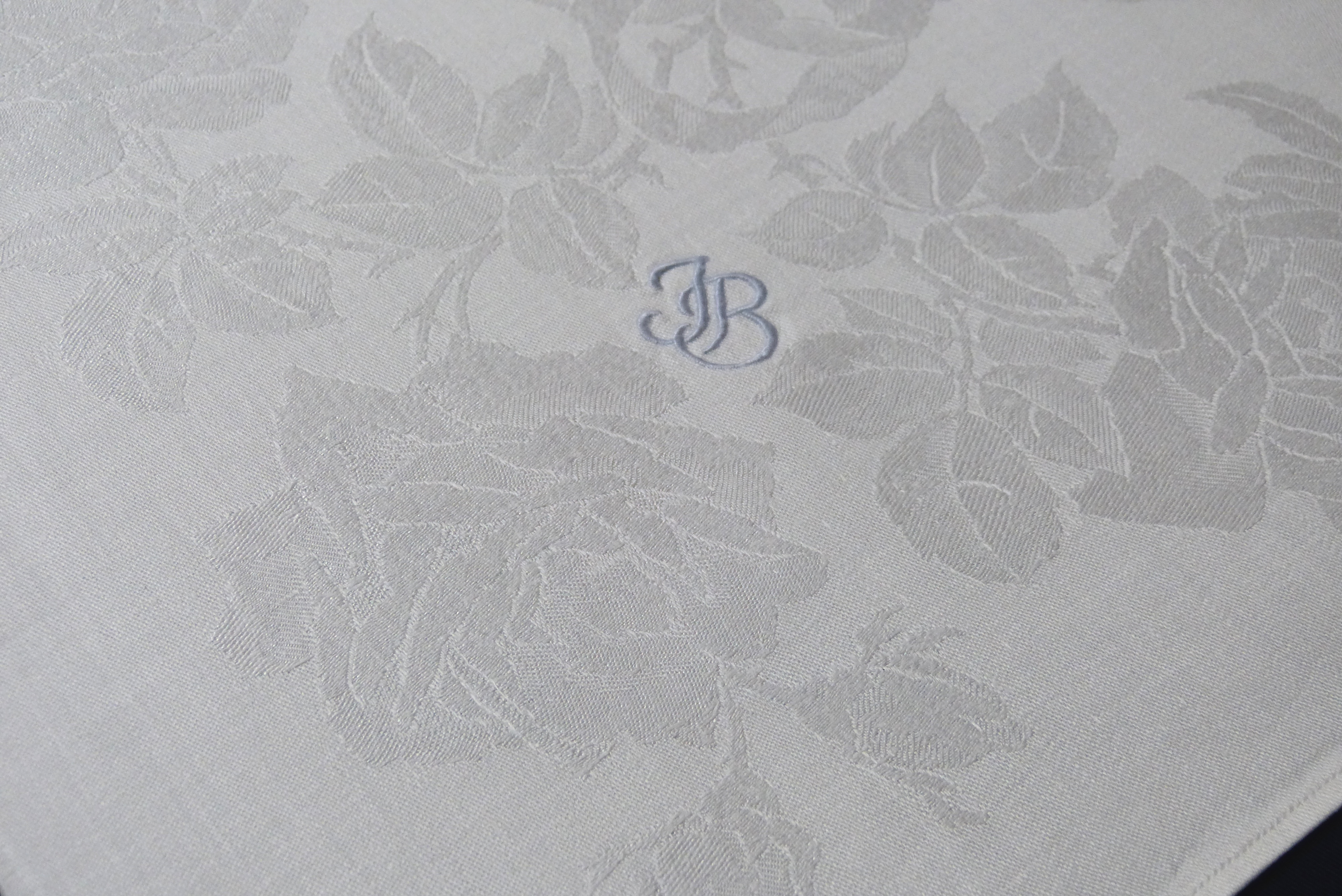 12 Servietten feines Halbleinen üppiges glänzendes  Rosenmuster  Mono JB ca. 60x60