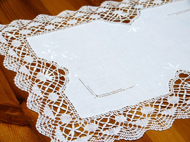 2 Tischset-Deckchen weiß Hohlsaum Weißstickerei wunderschöne Klöppelspitze 26 cm x 40 cm