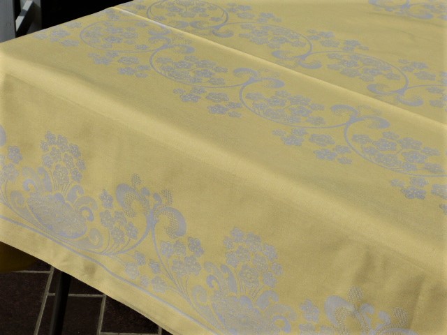 Lange sonnengelbe Tischdecke durchgewebt weiße  Blumenbündel 100 x 216 cm
