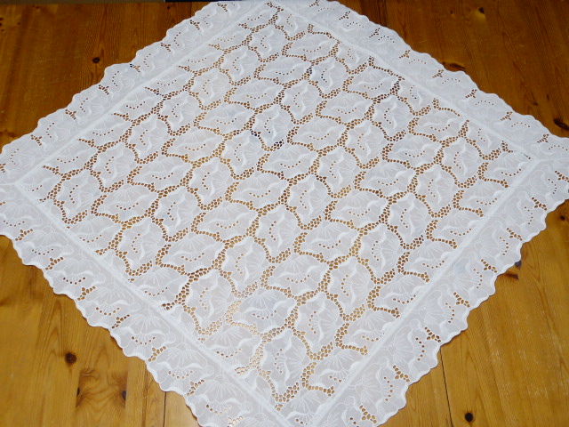 Mitteldecke weiße Madeiraspitze Baumwolle 80x80 sehr elegant
